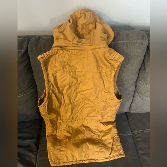 Fall vest - Picture 2 of 4